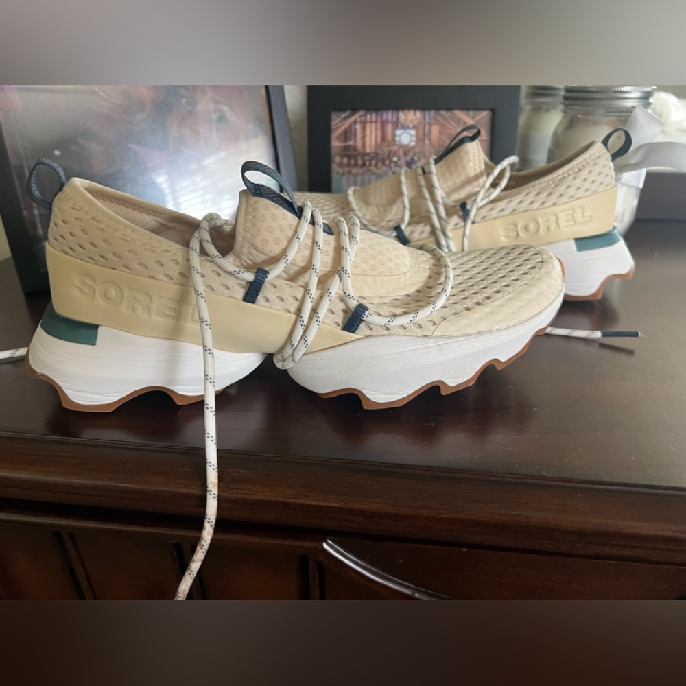 Sorel kinetic impact lace sneakers size 7.5